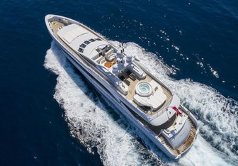 L'Equinox Yacht Charter in Greece