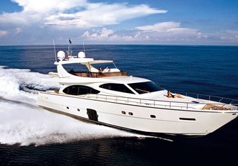 Orlando L Yacht Charter in East Coast Italy