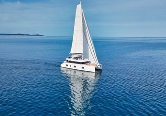 Honeybird yacht charter Sunreef Yachts Motor/Sailer Yacht
                                    