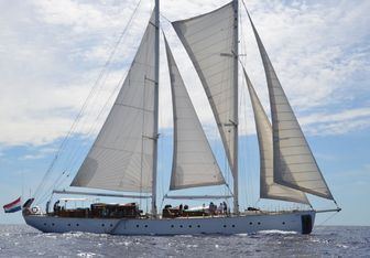 Kairos Yacht Charter in Amalfi Coast