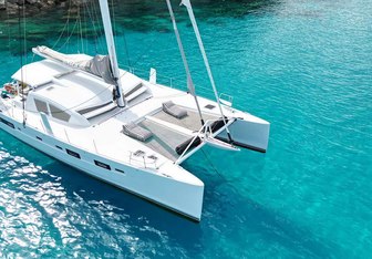Stadium yacht charter Catana Motor/Sailer Yacht