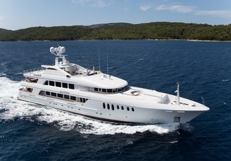Mustique Yacht Charter in Menorca