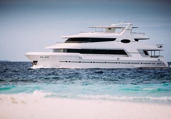 Alice Yacht Charter in Maldives