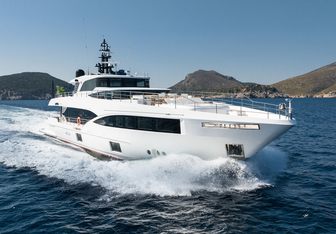 Mad Day Yacht Charter in Long Island