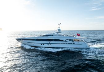 Lumir Yacht Charter in Melbourne