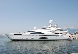 Fast & Furious Yacht Charter in Italy