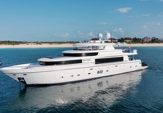 She's A Peach Yacht Charter in Mustique