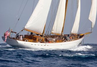 Halcyon Yacht Charter in Amalfi Coast