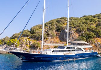 Esma Sultan Yacht Charter in Cyclades Islands
