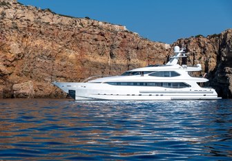 Iravati Yacht Charter in Mykonos