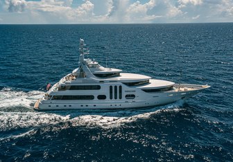 Acta Yacht Charter in Miami