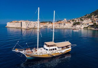 Sirena Yacht Charter in Vis