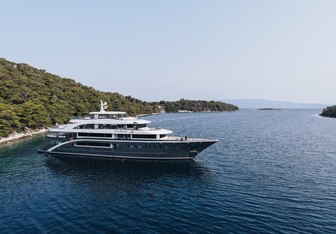 Lady Eleganza Yacht Charter in Montenegro