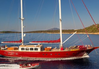 Casa Dell Arte Yacht Charter in Cyclades Islands