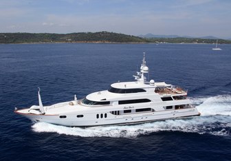 luxury yacht charter melbourne