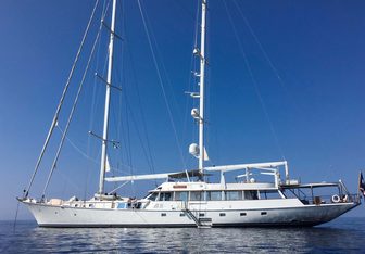 Mikado Yacht Charter in Long Island