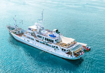Salila Yacht Charter in Phi Phi Islands