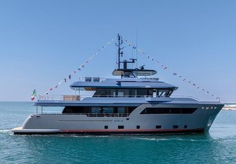 Haze II yacht charter Cantiere delle Marche Motor Yacht
                                    