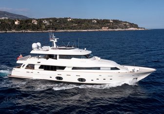 Centurion yacht charter Custom Line Motor Yacht
                                    