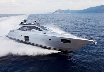 Sueno yacht charter Pershing Motor Yacht
                                    