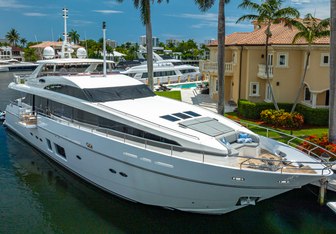 Beachfront II Yacht Charter in Harbour Island