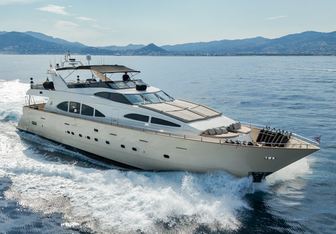 Accama Delta Yacht Charter in Lérins Islands