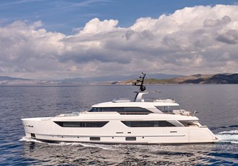 K2 Yacht Charter in Santorini