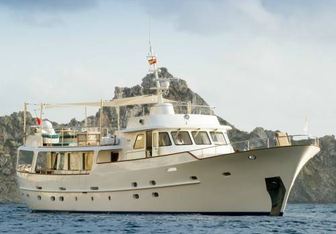 Monara Yacht Charter in Corsica