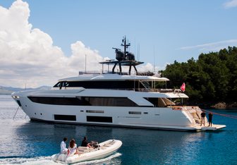 SK yacht charter Custom Line Motor Yacht
                                    