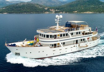Donna Del Mare Yacht Charter in Mykonos