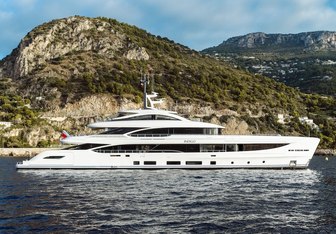 Indigo Yacht Charter in Nice