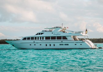 Beachfront yacht charter Hargrave Motor Yacht
                                    