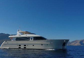 Aria Yacht Charter in Cannes