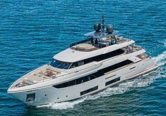 South yacht charter Custom Line Motor Yacht
                                    