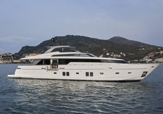 Vittoria Yacht Charter in French Riviera