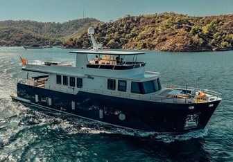 Beluga yacht charter Custom Motor Yacht
                                    