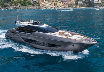 Kar yacht charter Riva Motor Yacht
                                    