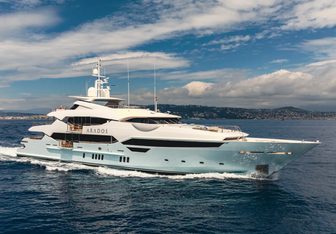 Arados yacht charter Sunseeker Motor Yacht