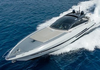 Chilli yacht charter Baia Yachts Motor Yacht
                                    