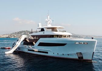 Heeus Yacht Charter in Greater Antilles