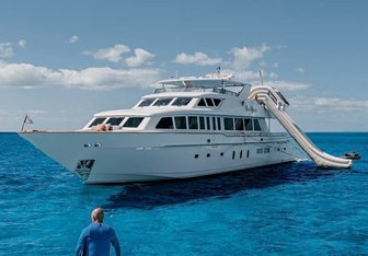 Beachfront yacht charter Hargrave Motor Yacht
                                    