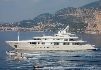 Plan B Yacht Charter in Antibes