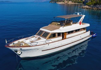 Blanka Yacht Charter in Šolta