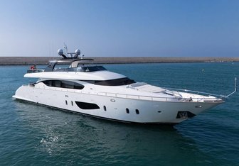 Antarah yacht charter Maiora Motor Yacht
                                    