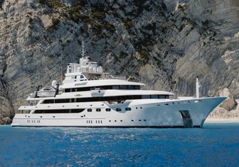 Emir Yacht Charter in Santorini