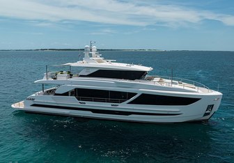 Aqua Life yacht charter Horizon Motor Yacht
                                    