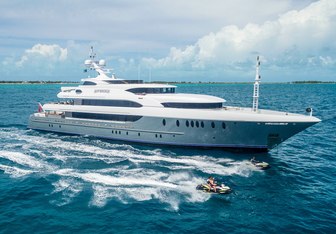 Loon Yacht Charter in Barbuda