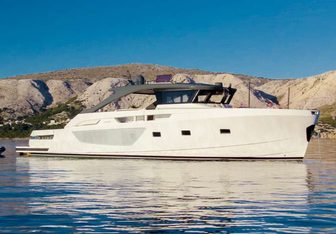 Kimani yacht charter Bluegame Motor Yacht
                                    