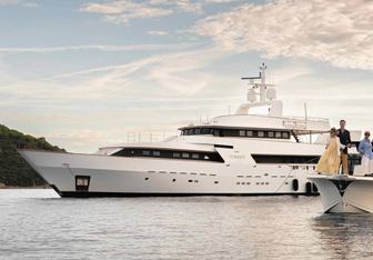 Curiosity Yacht Charter in Italy