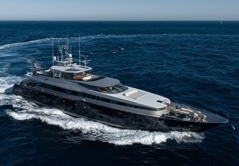 Aura Yacht Charter in Eze
